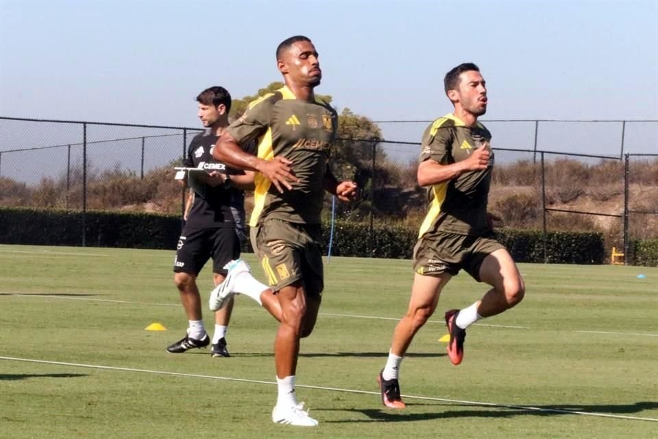 Tigres entrenó a triple sesión.