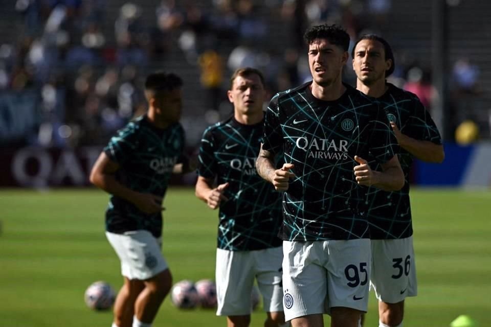 Jugadores del Inter en el calentamiento.