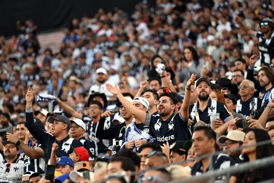 Los aficionados de Rayados se hicieron sentir en las gradas del estadio de Pasadena.