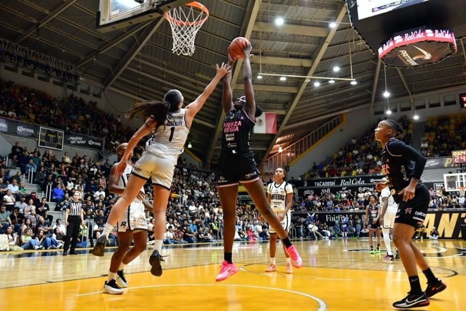 La quinteta de Monterrey empezó con revés el duelo.