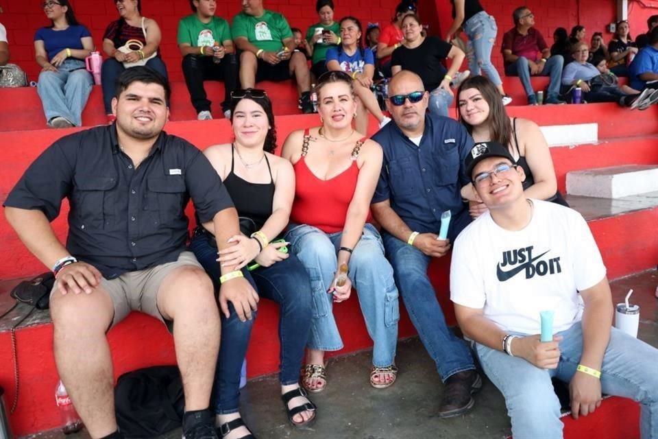 Gerardo Cedeño, Vania Blanco, Adriana Treviño, Gerardo Cedeño, Lietzza Cedeño y Carlos Cedeño