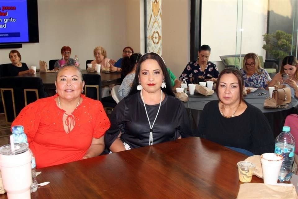 Mayra Treviño, Lorena Garza, Angélica Medrano