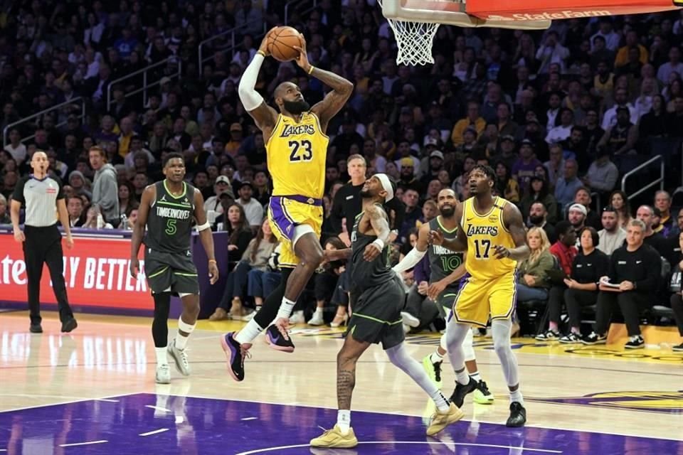 Lebron James actualmente forma parte de los Lakers de la NBA.