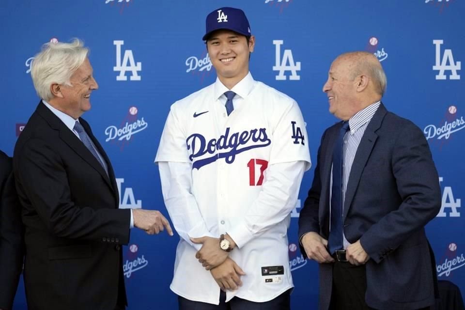 Mark Walter (izq.) es el actual dueño de los Dodgers de Los Ángeles, que tienen a la estrella Shohei Ohtani.