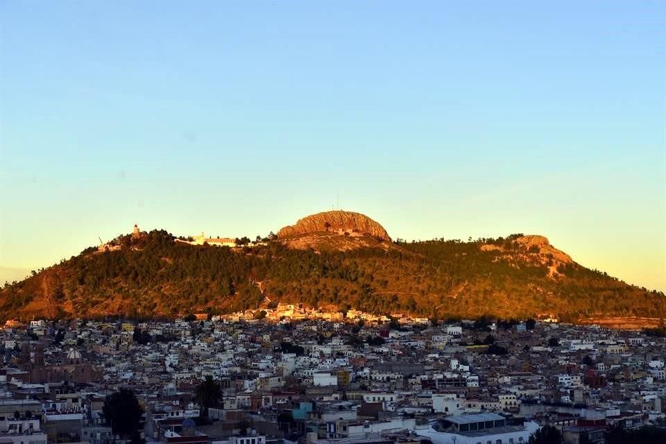 El proyecto del Gobierno estatal para construir un viaducto elevado fue cuestionado debido a la afectación en las visuales paisajísticas; finalmente, se canceló.
