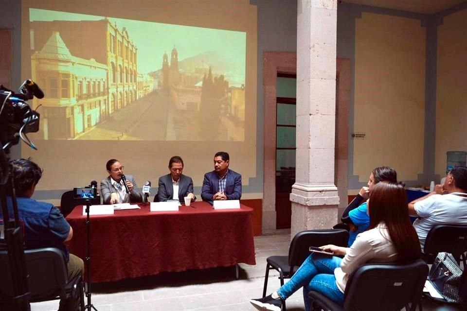 Valeria Valero Pié, coordinadora nacional de Monumentos Históricos del INAH, el secretario técnico del Instituto José Luis Perea y el titular del Centro INAH Zacatecas, Carlos Torreblanca Padilla durante el anuncio de la campaña promocional de la declaratoria.