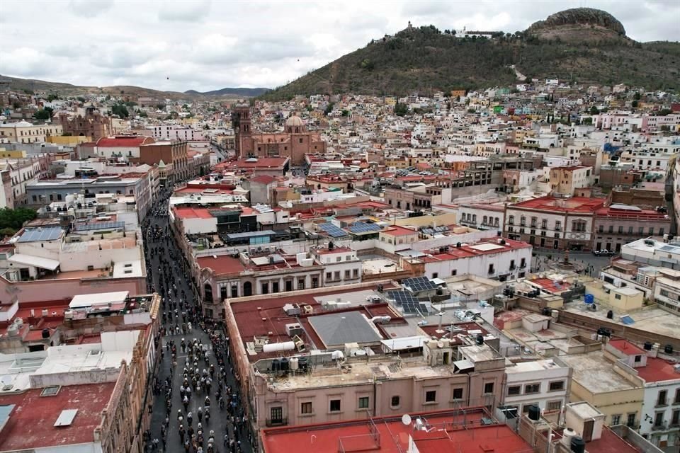 El Centro Histórico de Zacatecas es escenario de actividades como la tradicional cabalgata que conmemora la Toma de Zacatecas, este año se llevará a cabo del 20 al 22 de junio.