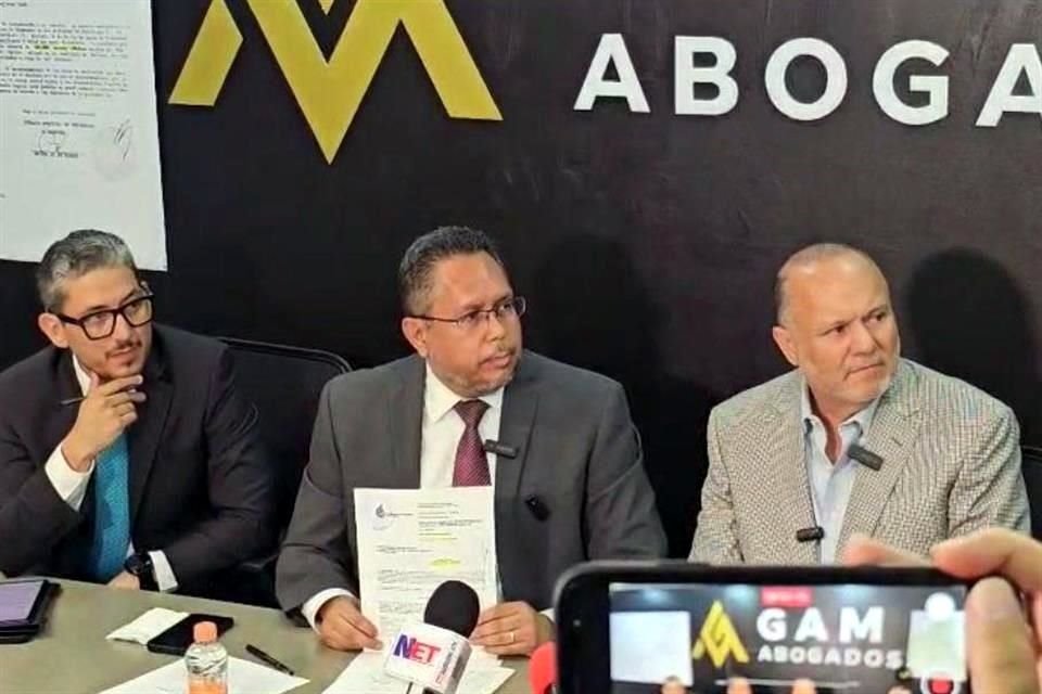 El equipo legal de Duarte anunció que ya prepara acciones legales en Estados Unidos contra Corral, actualmente senador morenista, por daños morales, perjuicios y gastos legales.