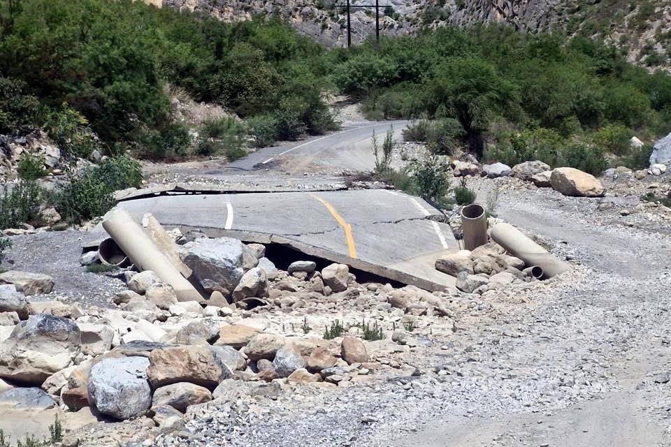  Comunidades ubicadas más allá de la Cortina Rompepicos siguen sin paso.