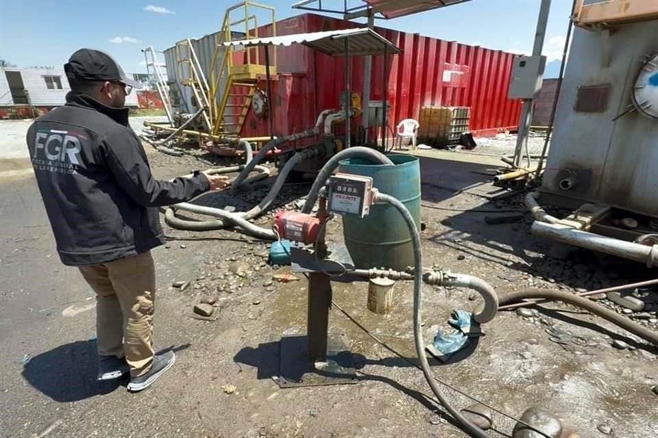 El decomiso se llevó a cabo en la Colonia El Maguey, en Allende, donde elementos federales y estatales aseguraron cuatro bombas despachadoras.