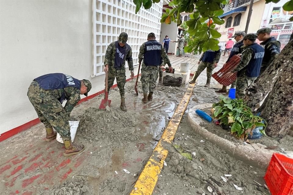 En Oaxaca, las autoridades suspendieron las clases y vuelos comerciales.