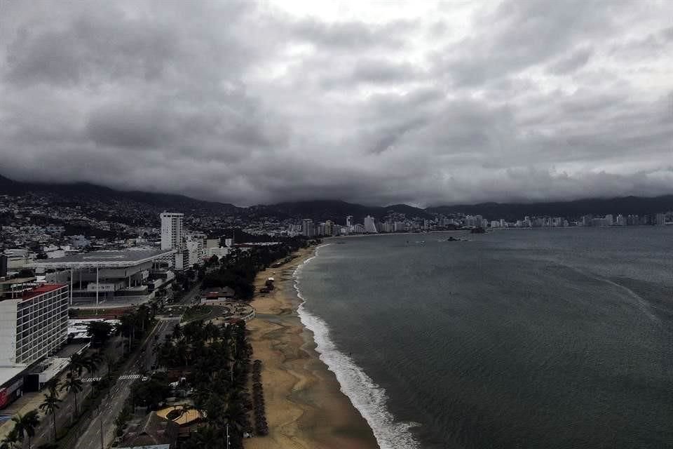 La Gobernadora Evelyn Salgado dijo que en Acapulco la lluvia es ligera. 