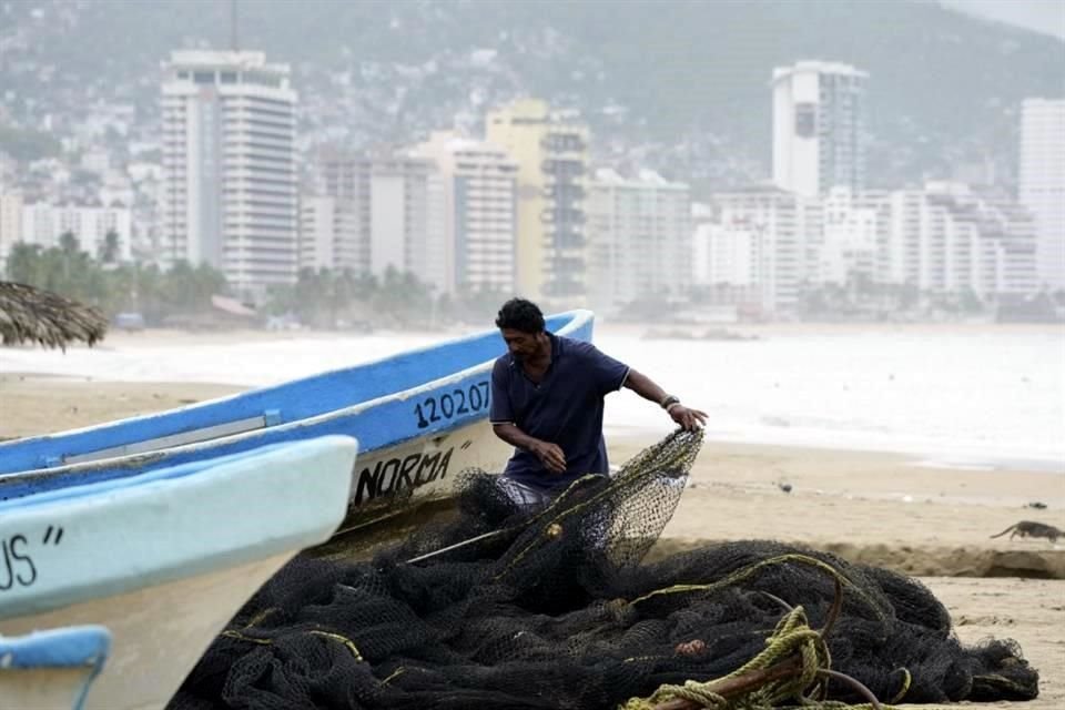'Erick' dejó sin servicio de energía eléctrica y telefónico a miles de habitantes de San Nicolás Tolentino, Cuajinicuilapa, Ometepec, Azoyú y Marquelia, en la región de la Costa Chica de Guerrero.