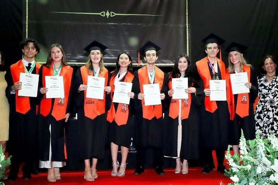 Federico Villarreal, Eugenia Nájera, Paulina Guajardo, Roberta Fernández, Gerardo Dieste, Daymy Elizabeth Casas, Mateo Bracamontes y Paulina Benítez