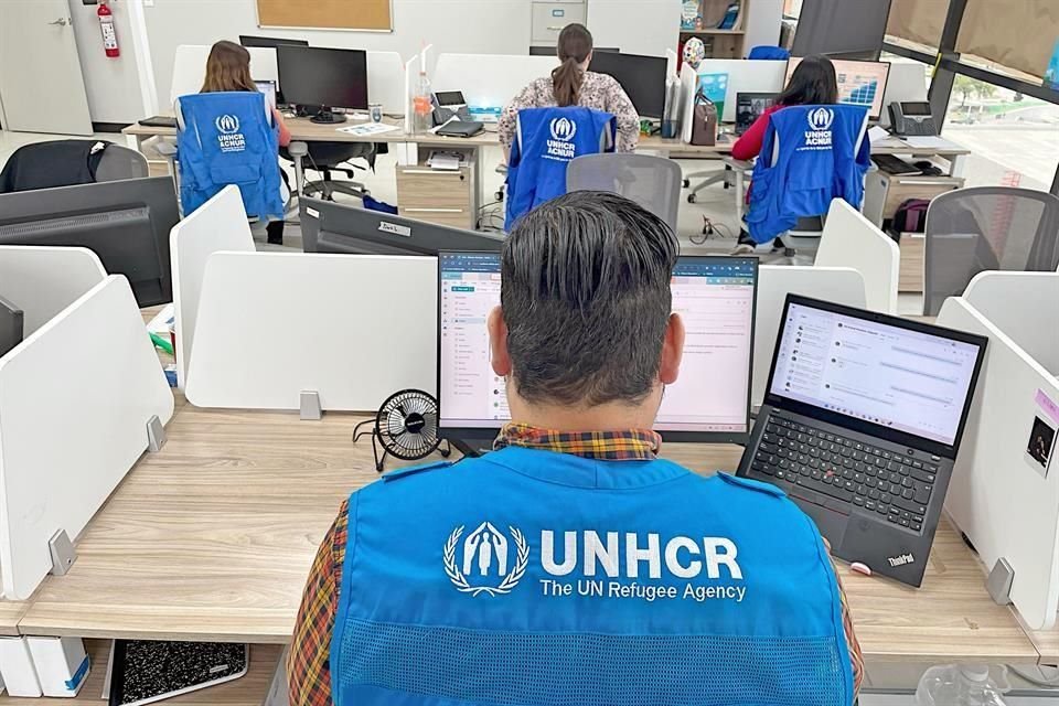 UNHCR, Yerel Entegrasyon Programı aracılığıyla mültecilerin barınma, iş ve sağlık hizmetleri bulmalarına yardımcı oluyor.