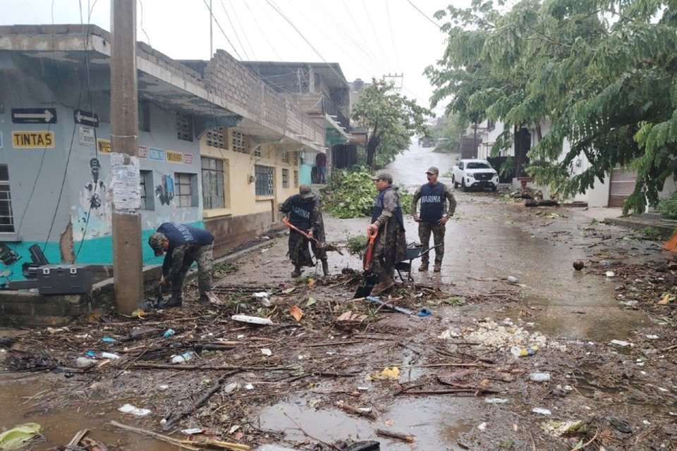 CNPC informó que 12 municipios, nueve en Oaxaca y tres en Guerrero fueron los más afectados por el paso de 'Erick'. 