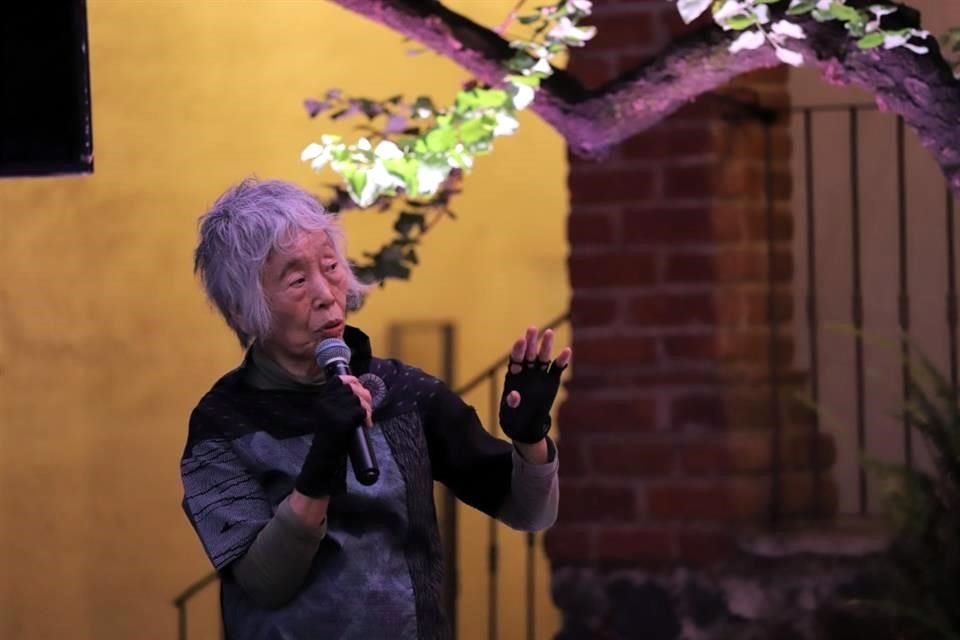 La fotógrafa japonesa Miyako Ishiuchi, ganadora del Premio Hasselblad, narró su acercamiento a la vida íntima de Frida Kahlo en una conferencia en la Casa Azul.