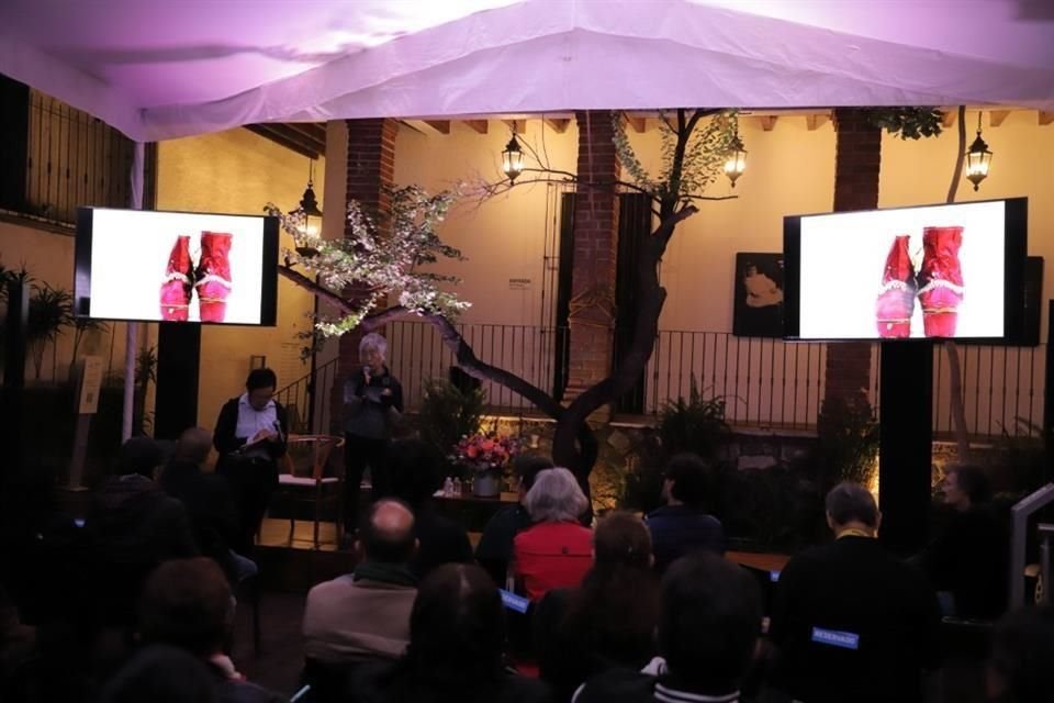 Miyako Ishiuchi publicó dos catálogos con las fotografías de los objetos personales de Kahlo.