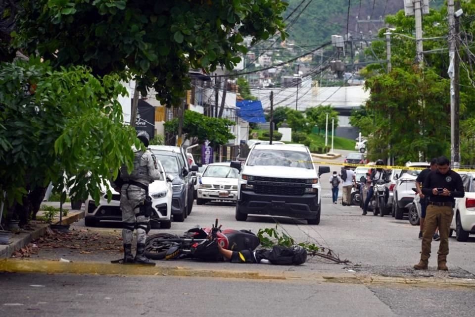 En las últimas horas, Acapulco, Guerrero, ha sido escenario de violencia con al menos cuatro asesinatos, la quema de dos taxis y el hallazgo de otro con un aparente explosivo artesanal en su interior.