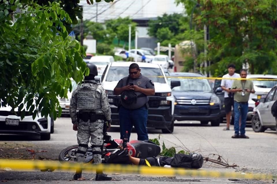 En las últimas horas, Acapulco, Guerrero, ha sido escenario de violencia con al menos cuatro asesinatos, la quema de dos taxis y el hallazgo de un tercero con un explosivo artesanal en su interior.