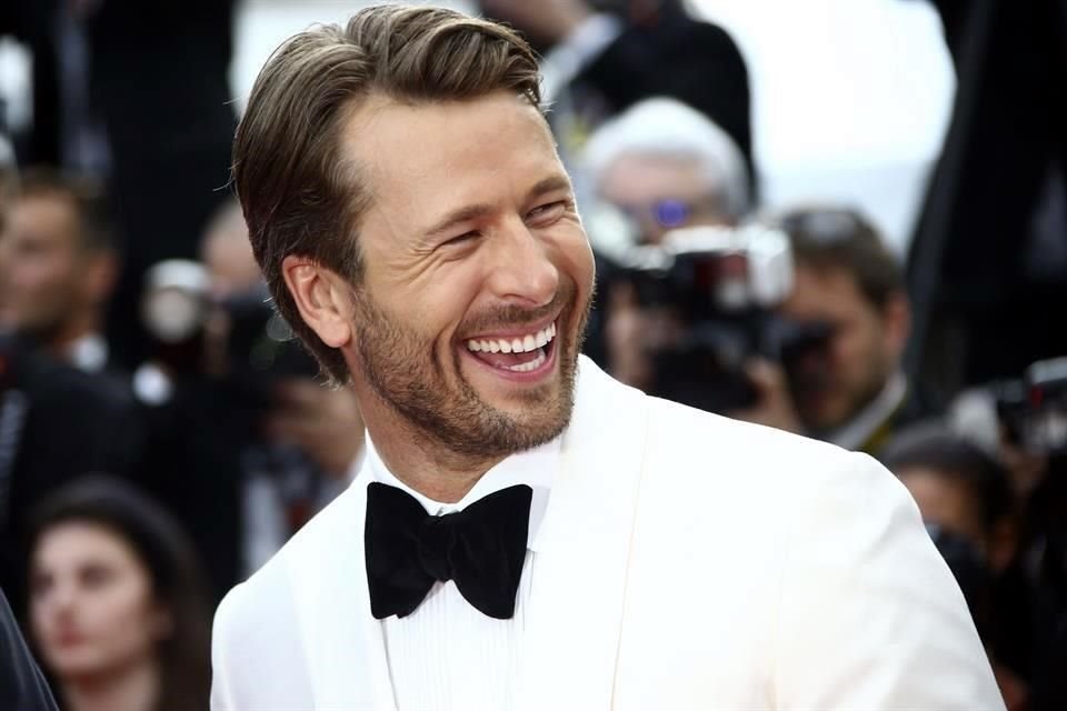 En 2023, Gigi Paris terminó con Glen Powell, quien se encontraba rodando 'Con Todos Menos Contigo' con Sweeney.