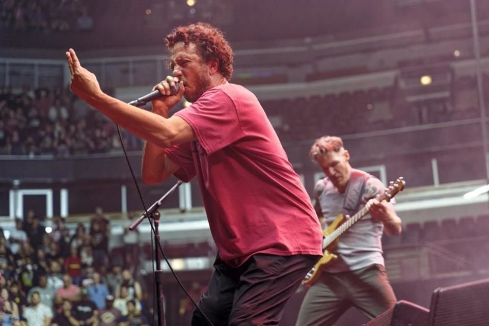 El músico, de raíces mexicanas, dijo en un comunicado de prensa que esta colaboración, que incluye playeras, gorras y sudaderas, significa la fusión de una comunidad latina.