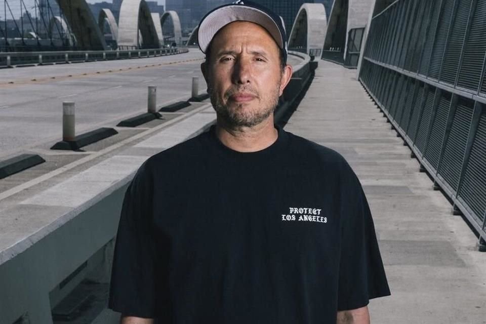 El rapero Zack de la Rocha, de la banda Rage Against The Machine, lanzó una colección de ropa y mercancía anti-ICE para apoyar a migrantes.