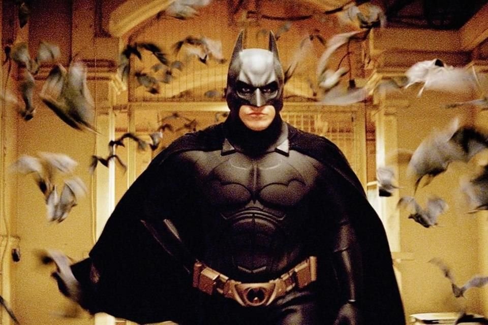 Ese tono más grave y crudo, elevado por aquella banda sonora compuesta por Hans Zimmer, marcaba las más de dos horas de metraje de la película.