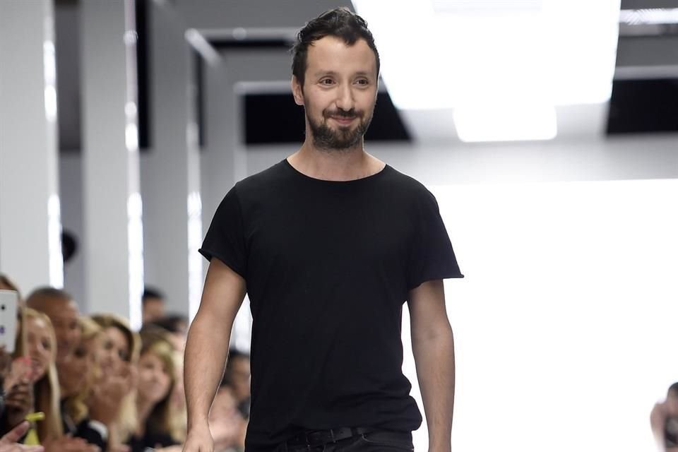 La nueva colección de Anthony Vaccarello para Saint Laurent se desvelará este lunes por la tarde.