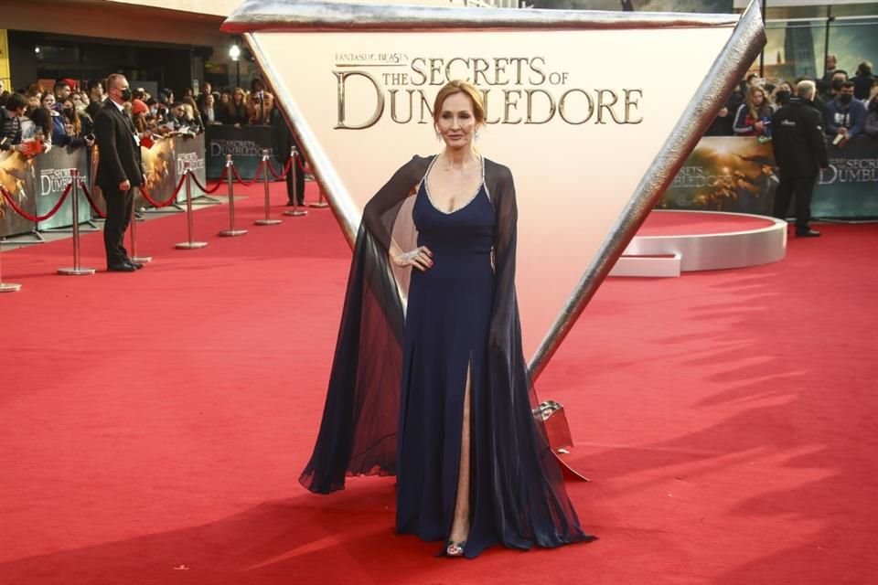 Al ser cuestionada en X sobre si participó de manera activa en la escritura de dichos guiones, reiteró que no, pero que trabajó 'estrechamente con los talentosísimos guionistas'.