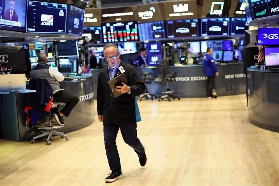 Wall Street operaba sin grandes sobresaltos en las primeras operaciones de este lunes.