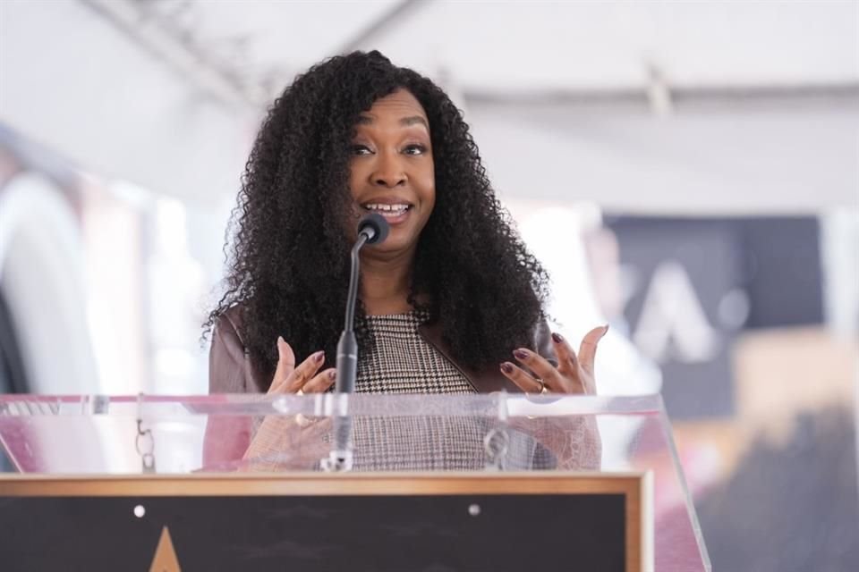 Rhimes será la primera beneficiaria de la 'Beca de Edimburgo' en reconocimiento a su influyente contribución a la industria televisiva.