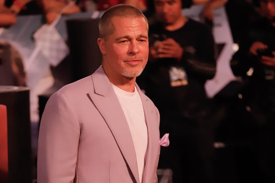 Brad Pitt abrió su corazón en un podcast para hablar sobre su tiempo en Alcohólicos Anónimos, poco después de divorciarse de Angelina Jolie.