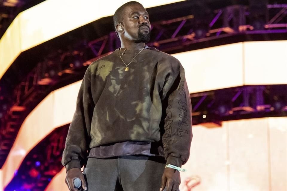 En medio de todos sus escándalos, el rapero Kanye West firmó para participar en un festival musical en Bratislava, Eslovaquia.