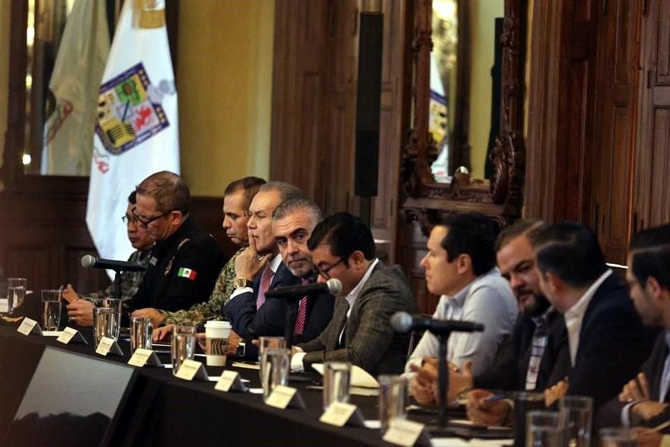 Durante la sesión, el Gobierno estatal planteó soluciones a la movilidad y contaminación.