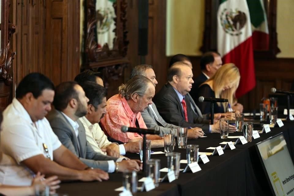 Durante la sesión, el Gobierno estatal planteó soluciones a la movilidad y contaminación.
