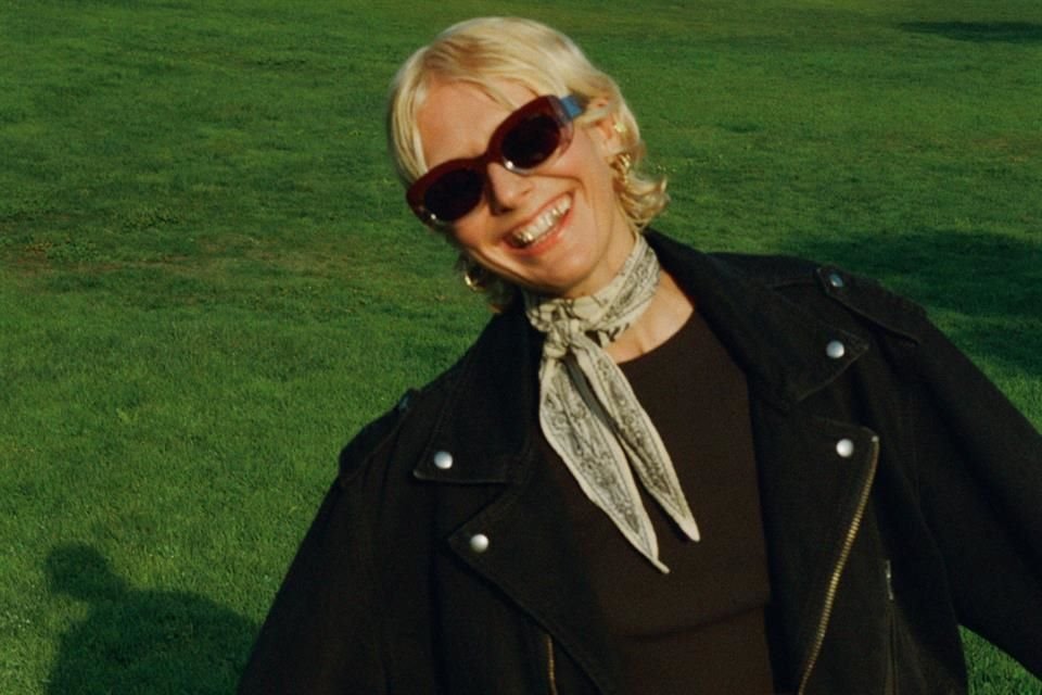 Levi's celebra la alegría queer desde la solidaridad y la autenticidad con una colección cápsula que pone en el centro la unión y la importancia de los espacios seguros.