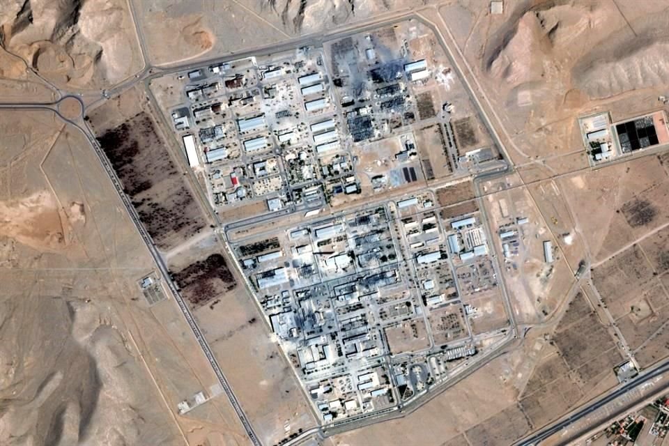 La imagen muestra la planta de enriquecimiento nuclear de Isfahán, en el centro de Irán, tras los ataques estadounidenses