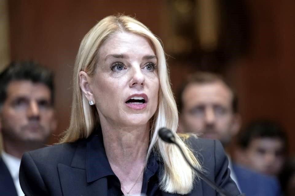 La Fiscal General de EU, Pam Bondi, incluyó a México junto a Irán en una lista de 'países adversarios' que buscan asesinar estadounidenses.