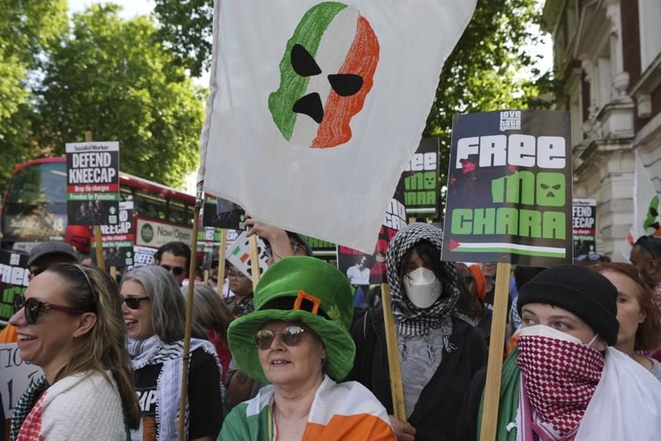 La atención mediática, sin embargo, se ha centrado en el grupo Kneecap, originario de Belfast, que se presentará el sábado.