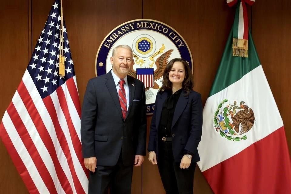 El Embajador Ron Johnson agradeció la labor de Anna Morris, subsecretaria interina del Departamento del Tesoro.