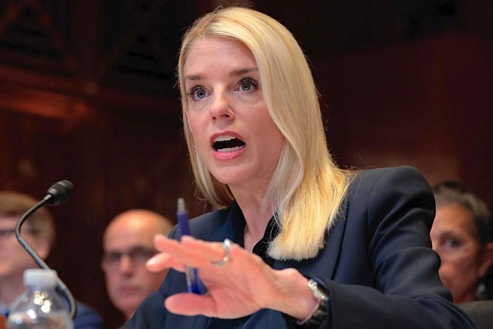 Fiscal General de EU, Pam Bondi, reveló que incluyó a México en una lista de 'países adversarios' que buscan 'asesinar' estadounidenses.