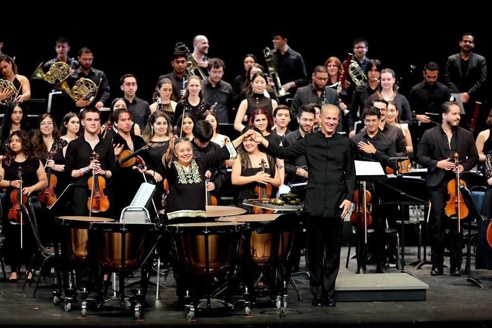 La Orquesta de las Américas ofreció una noche emotiva en el Teatro de la Ciudad, con solistas de alto  nivel y la dirección de Carlos Miguel Prieto.