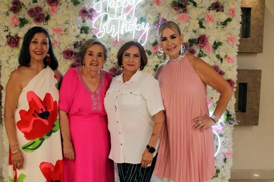 Carmen Chapa, Alicia Cabriales de Reséndez, Martha Reséndez y Mely Reséndez
