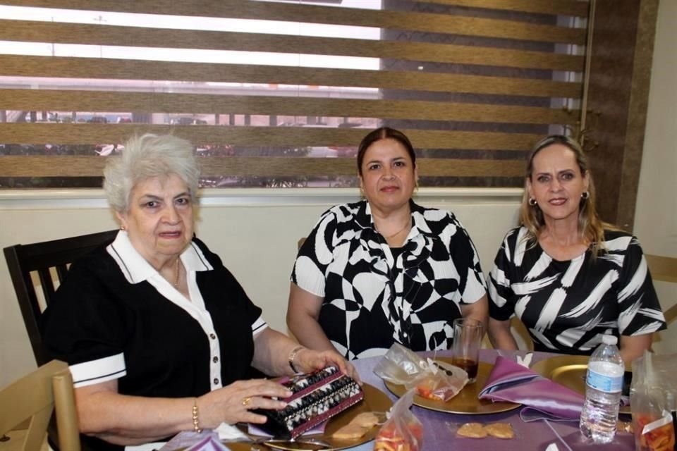 Magda Nora Martínez, Nora Martínez y Mary Vela