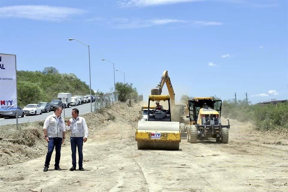 El Alcalde Adrián de la Garza encabezó el inicio de las obras.