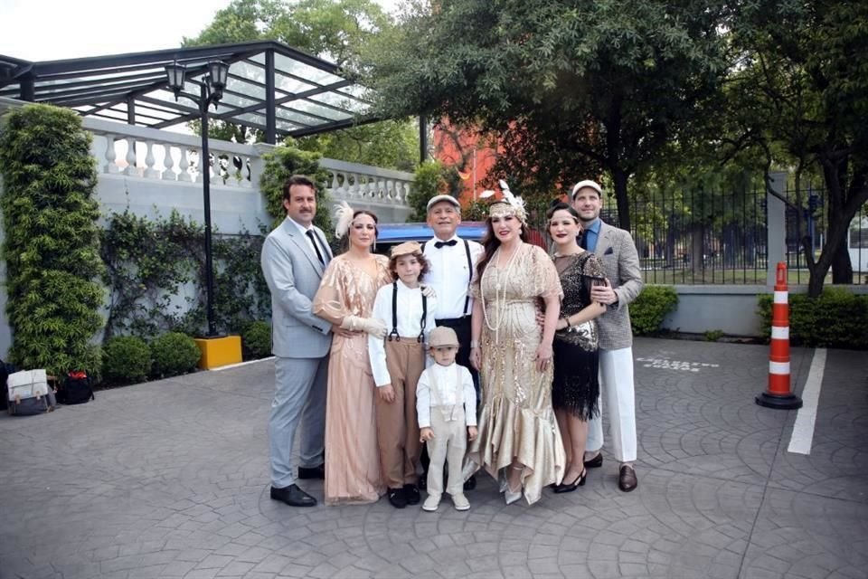 Mario Madero, Marlene Rodríguez de Madero, Juan Manuel Rodríguez, Marlene Dávila de Rodríguez, Carolina Rodríguez de Goldenberg, Efraín Goldenberg, Mario Madero Rodríguez y Matías Madero Rodríguez