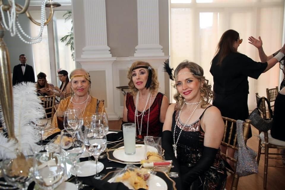 Rosy Cabrera de Zambrano, María Esther Assad de Bichara y Cecilia Navarro de Marcos