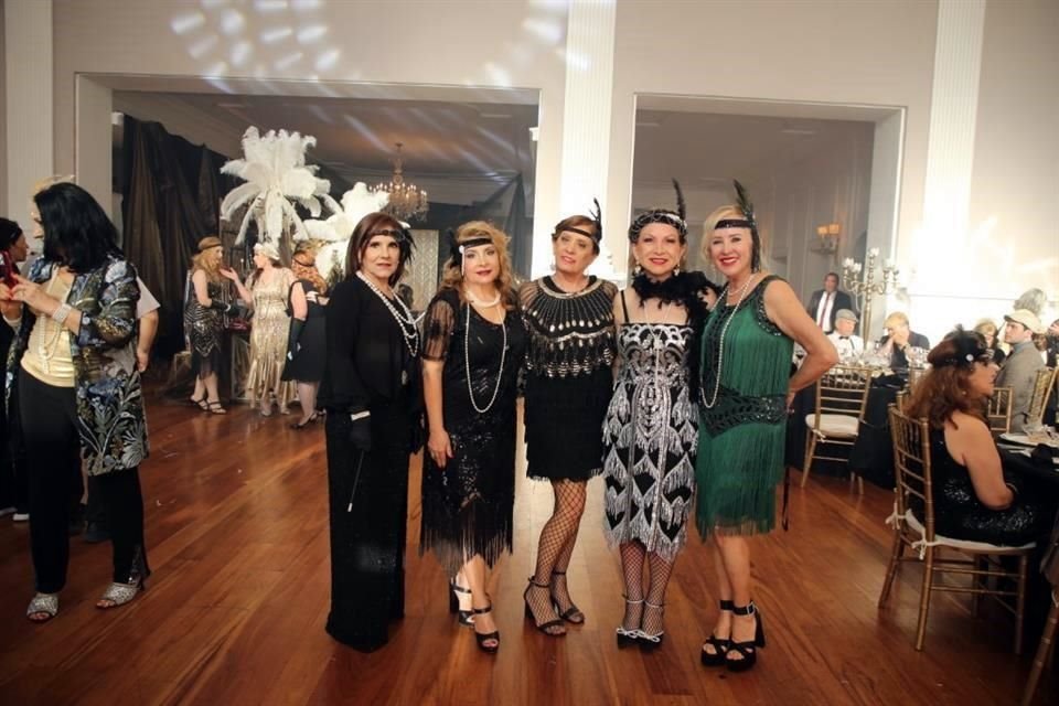Martha Lozano, Claudia Chávez de García, Tita Martínez de Belden, María Esther González y Ana Girard