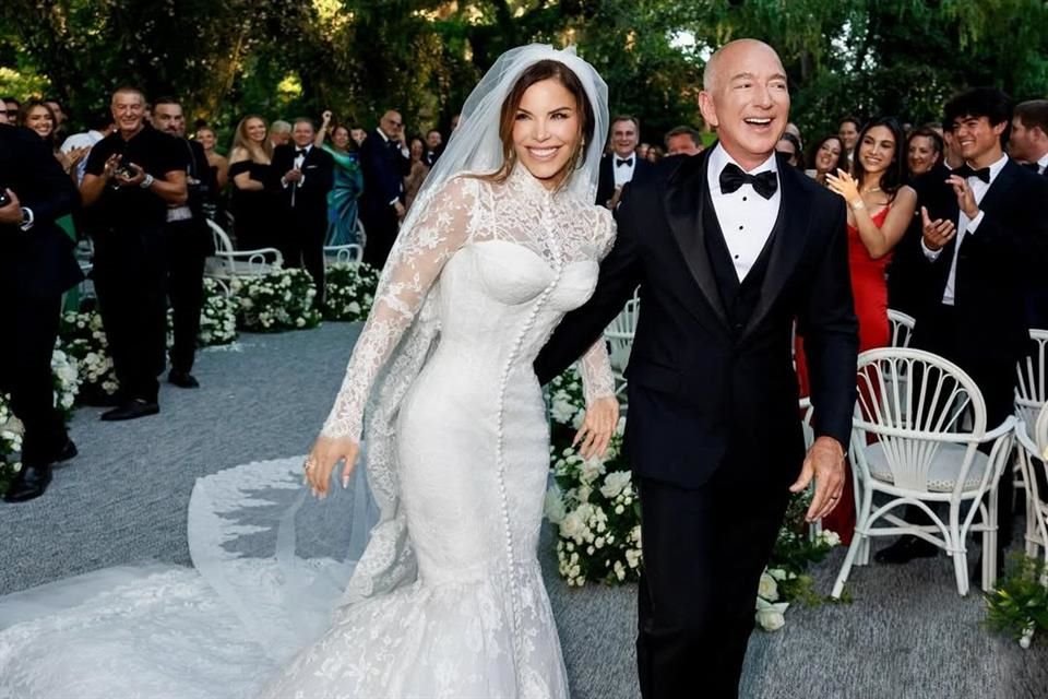 Jeff Bezos y Lauren Sánchez se casaron en Venecia este viernes en una ceremonia de lujo, rodeados de celebridades y celebrando su amor.